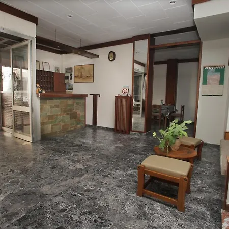 Evans Hotel
